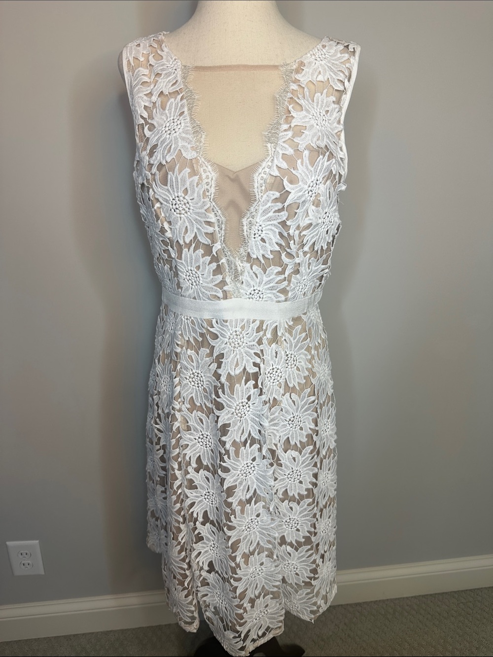 Sz 10 Adrianna Papell embroidered floral fit and flare dress white nude